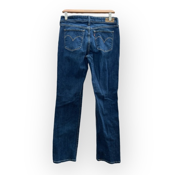 Levi’s slight curve straight leg size 8/32” length - Picture 3 of 4